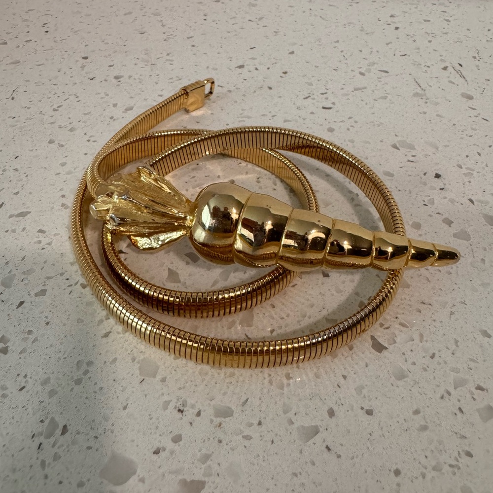 Vintage Accessocraft NYC Gold Snake Coil Metal
Stretch Belt 28-36